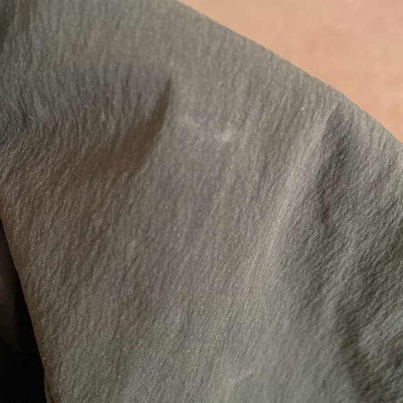 Nike menswear multi functional short pants. Lightweight, khaki and cool wear. - Picture 12 of 12